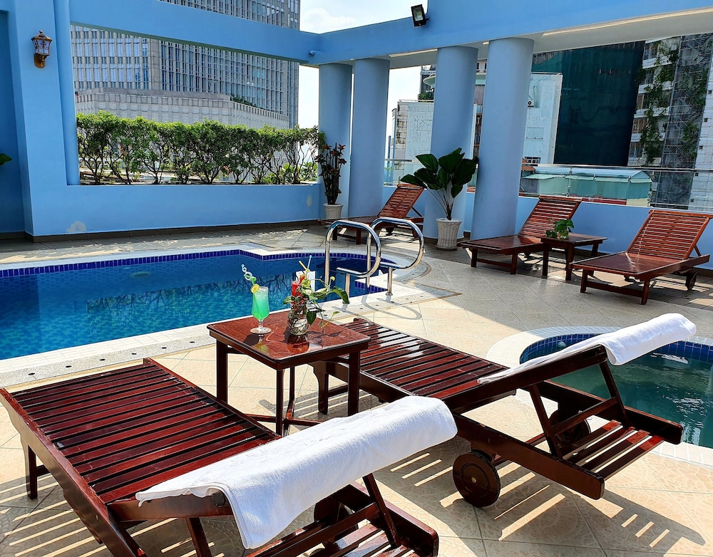 Hương Sen Hotel by null