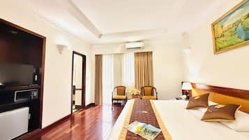 Super Deluxe | Minibar, in-room safe, desk, free WiFi