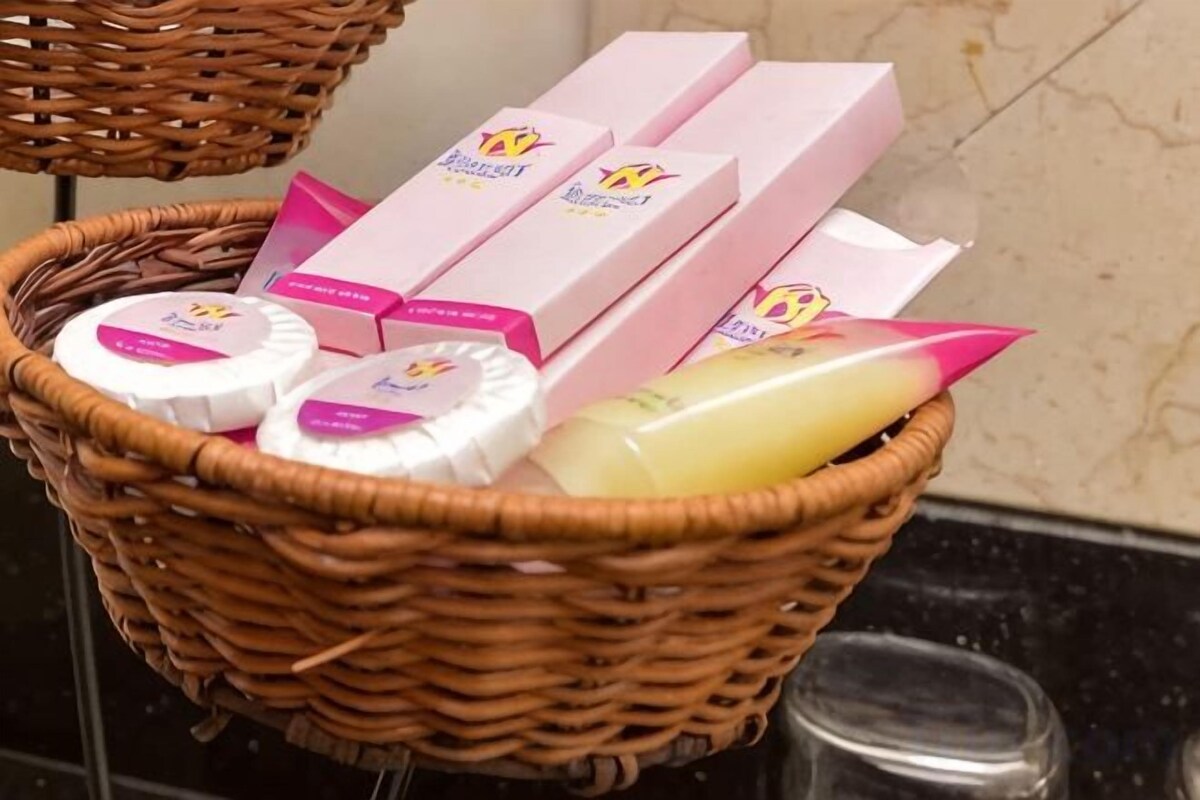Articles de toilette gratuits, sèche-cheveux, serviettes fournies