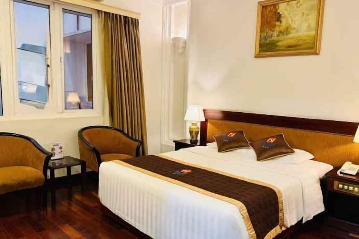 Minibar, in-room safe, desk, free WiFi