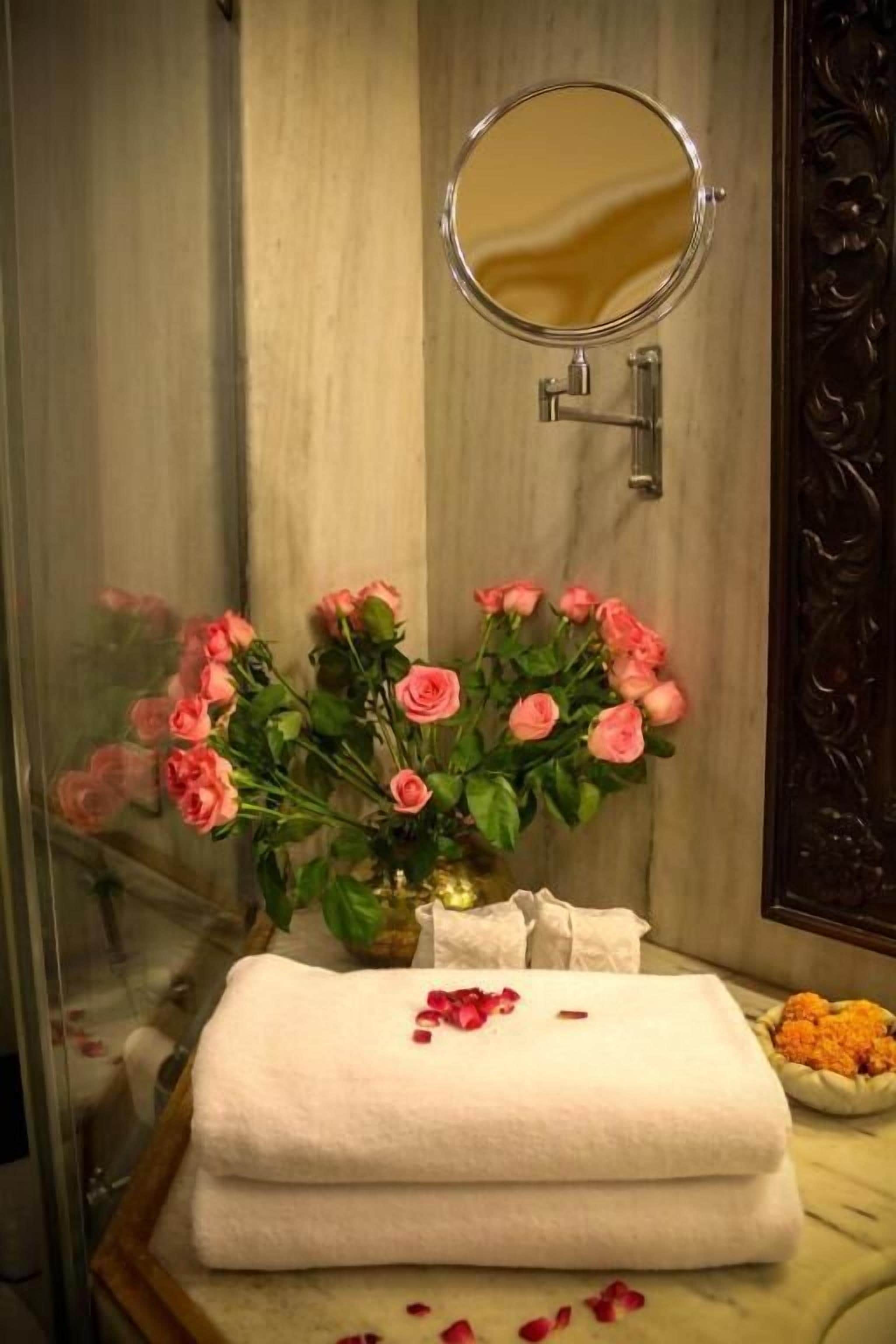 Minibar, escritorio, tabla de planchar con plancha y wifi gratis 