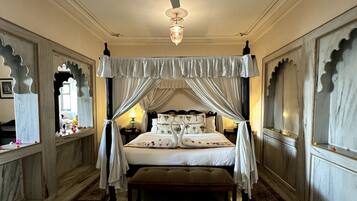 City Suite | Minibar, desk, iron/ironing board, free WiFi