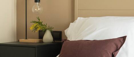 DuntÀcken, memory foam-madrasser och vÀrdeförvaringsskÄp pÄ rummet