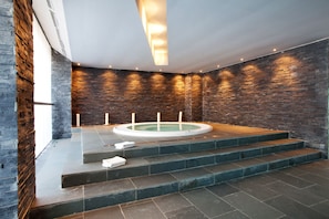 Bain à remous intérieur