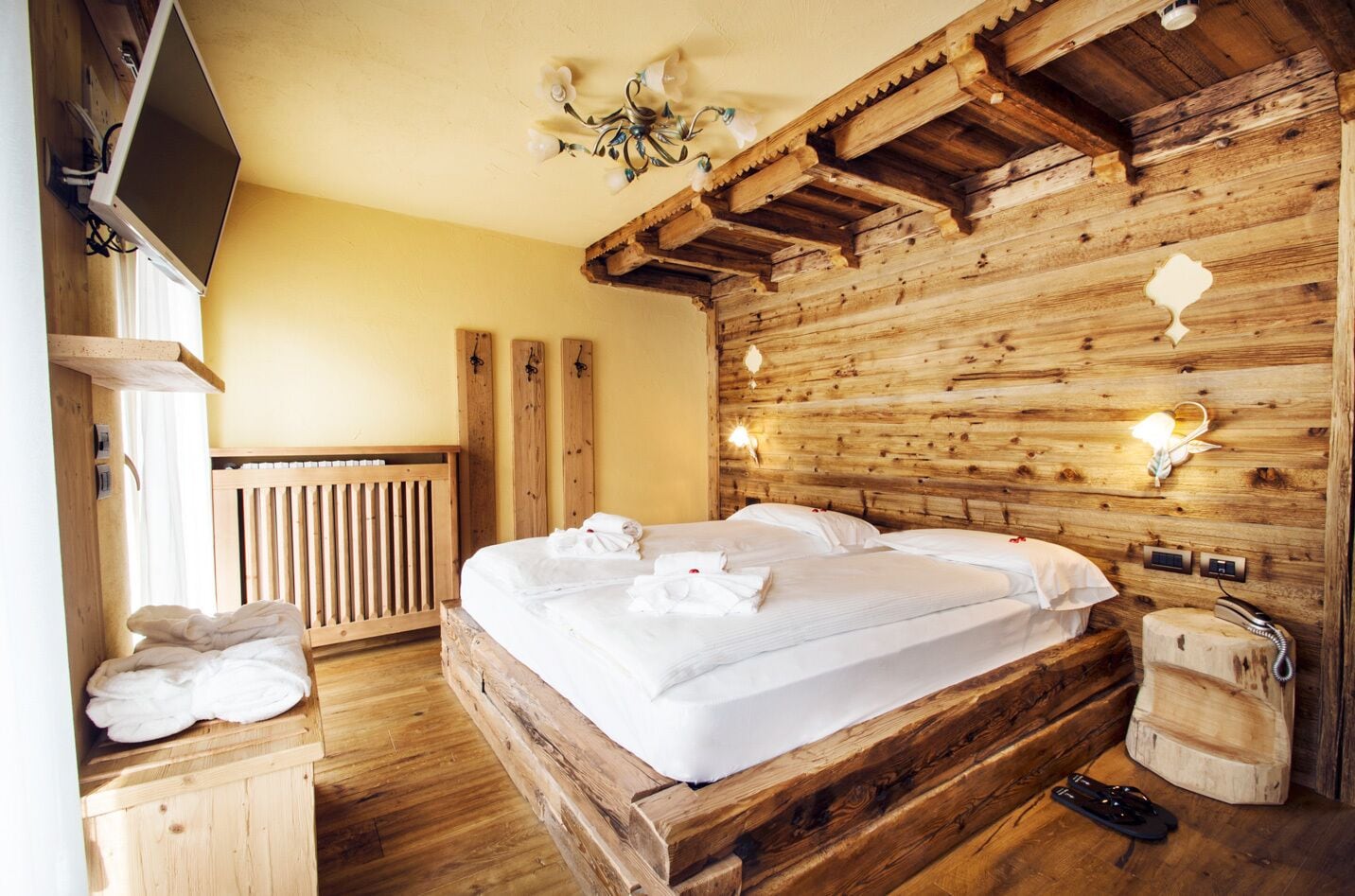 deluxe room | down duvets, in-room safe, free wifi