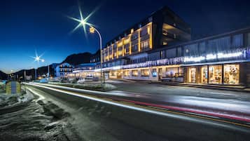 Fassade der Unterkunft â Abend/Nacht