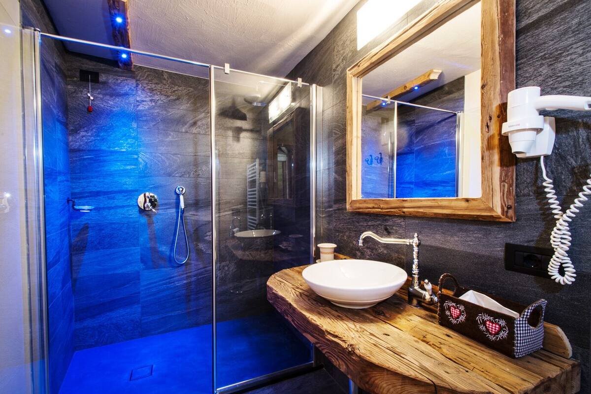 deluxe room | bathroom | shower, free toiletries, hair dryer, bathrobes