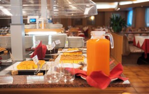 Daily buffet breakfast for a fee - Hotel Arnika Wellness (Moena)