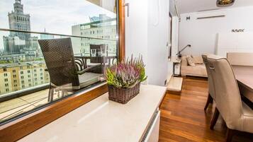 Deluxe-huoneisto, 2 makuuhuonetta | Tallelokero huoneessa, yksilöllisesti sisustettu