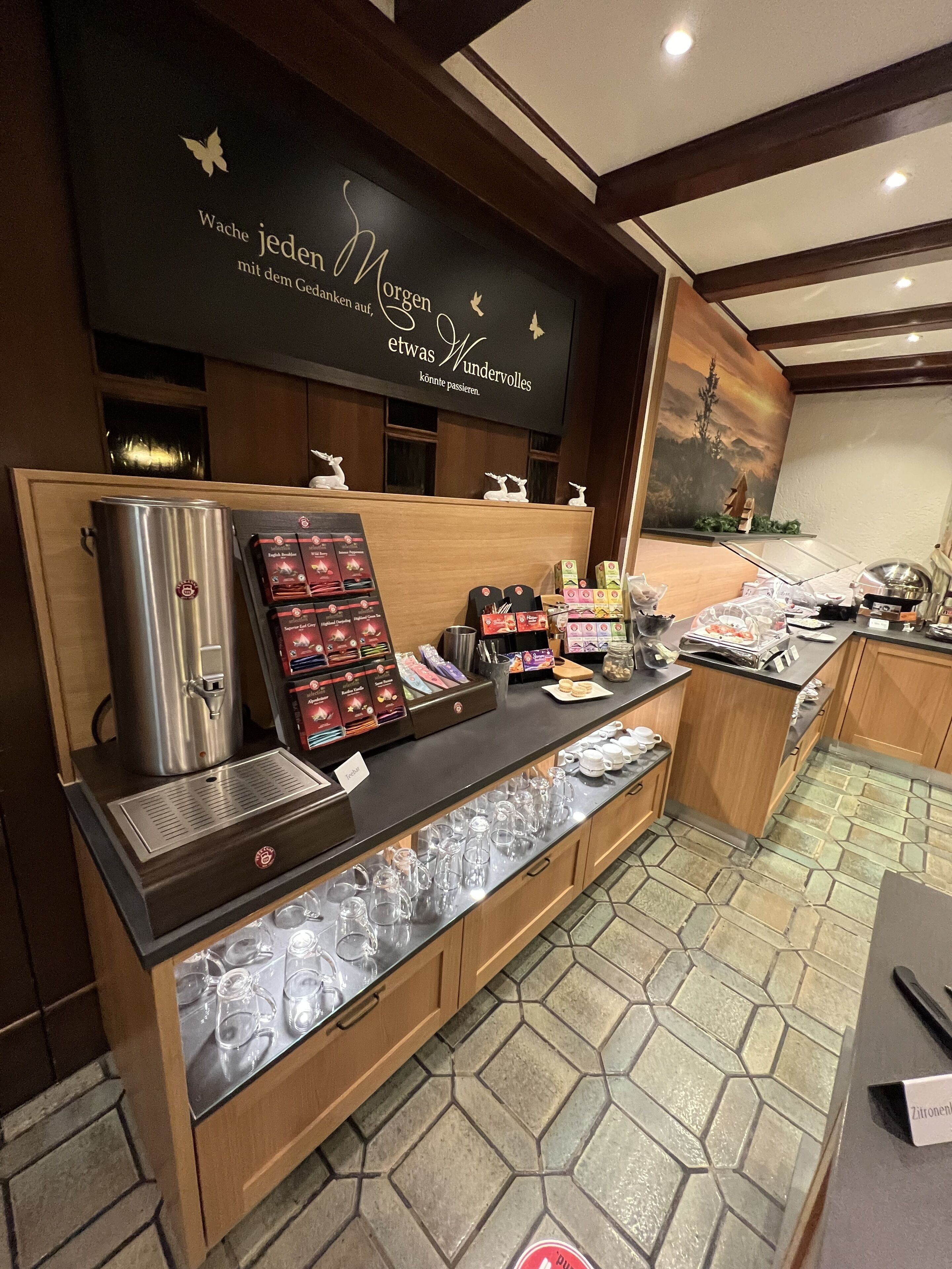 breakfast (eur 5.50 per person)