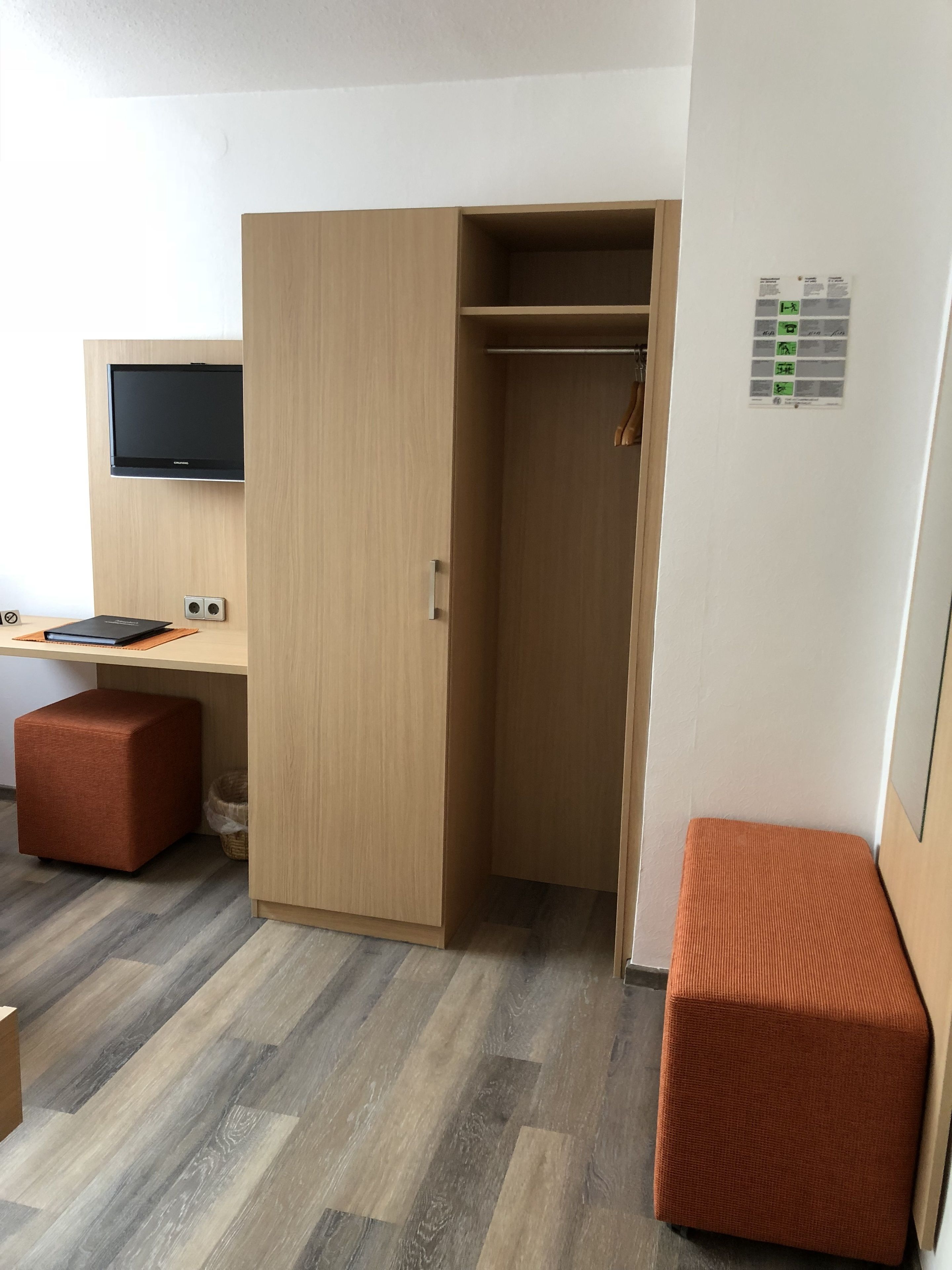 standard single room | room amenity