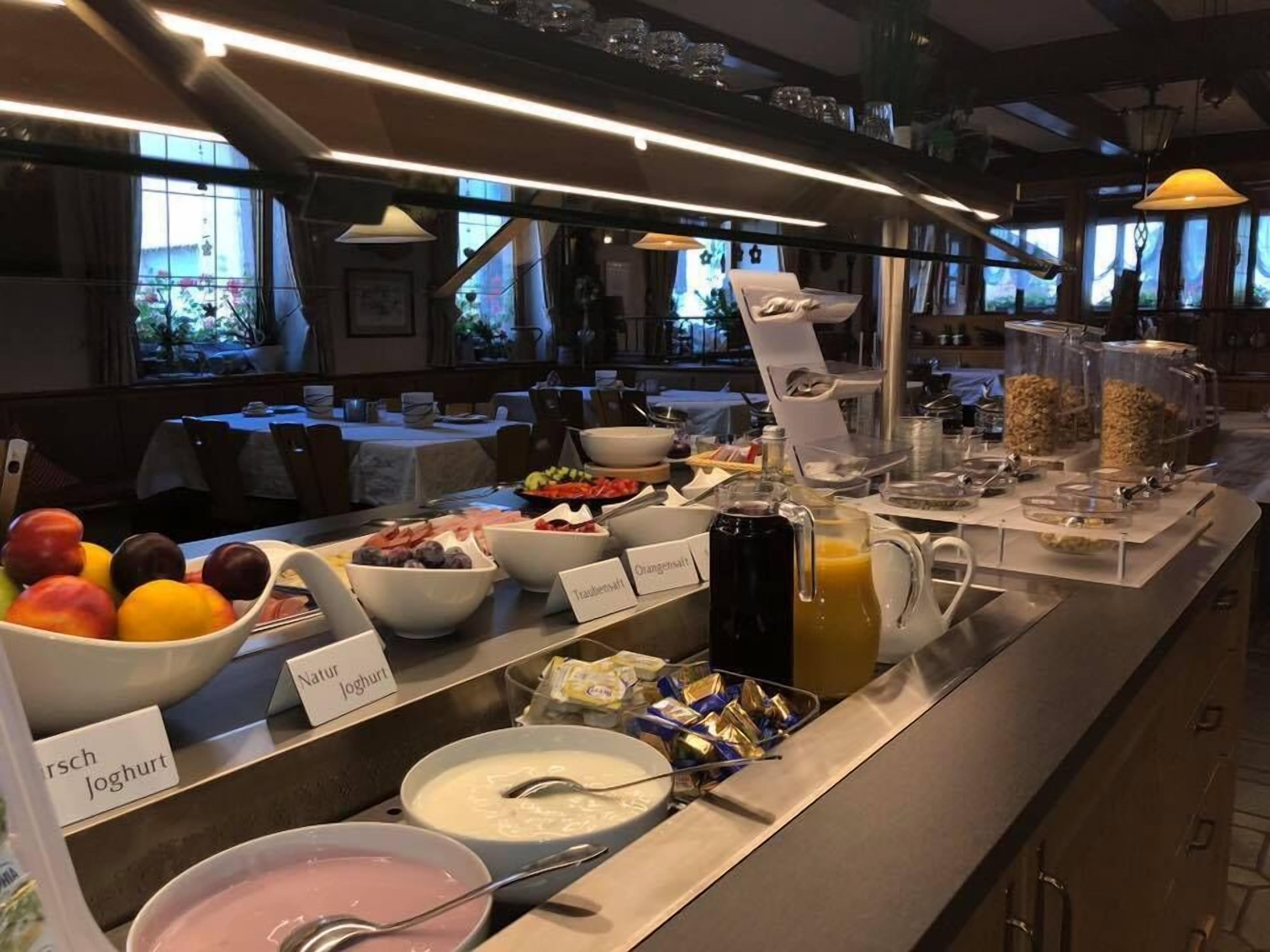 breakfast (eur 5.50 per person)