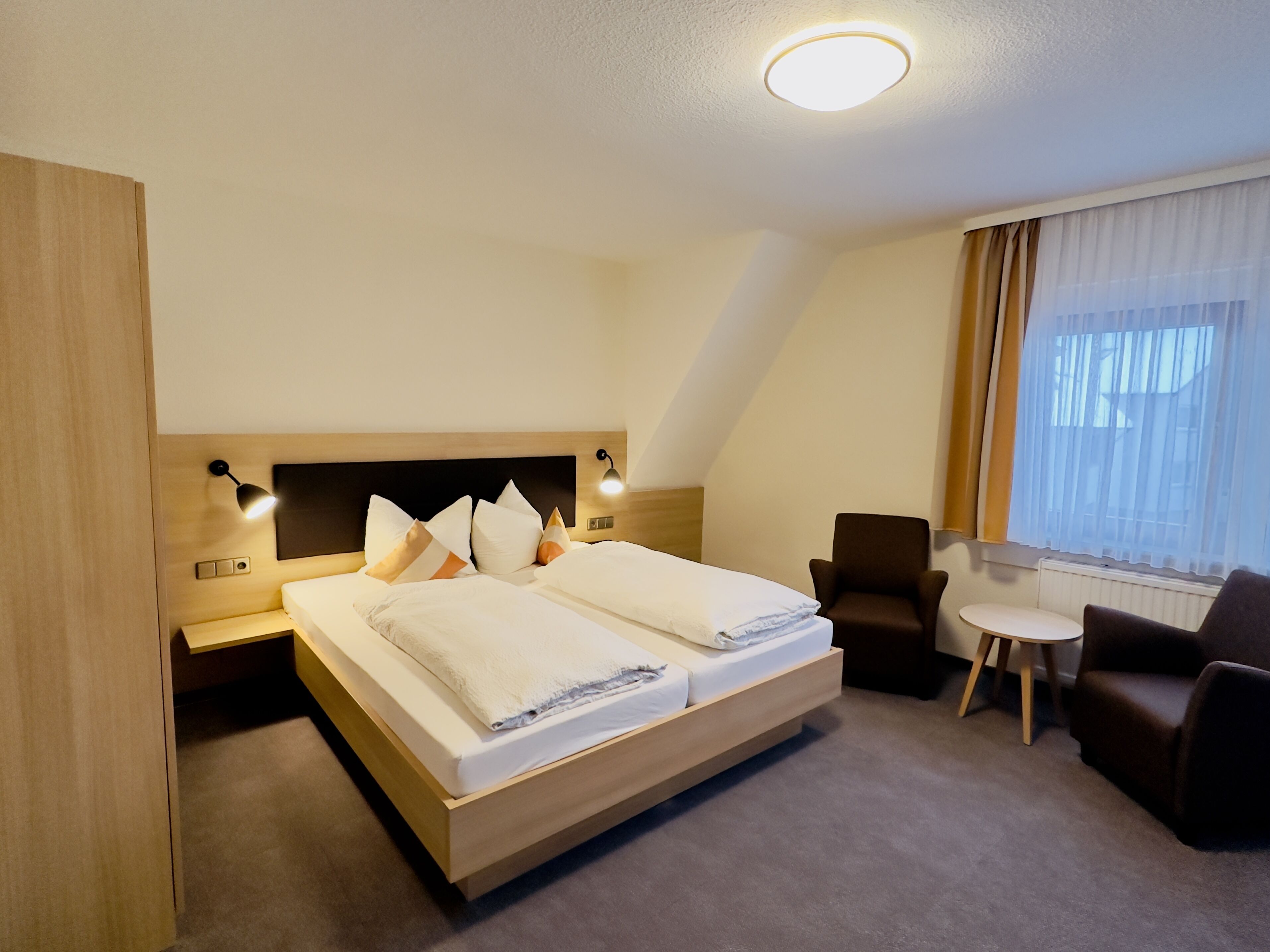 standard double room | premium bedding, down duvets, in-room safe, desk