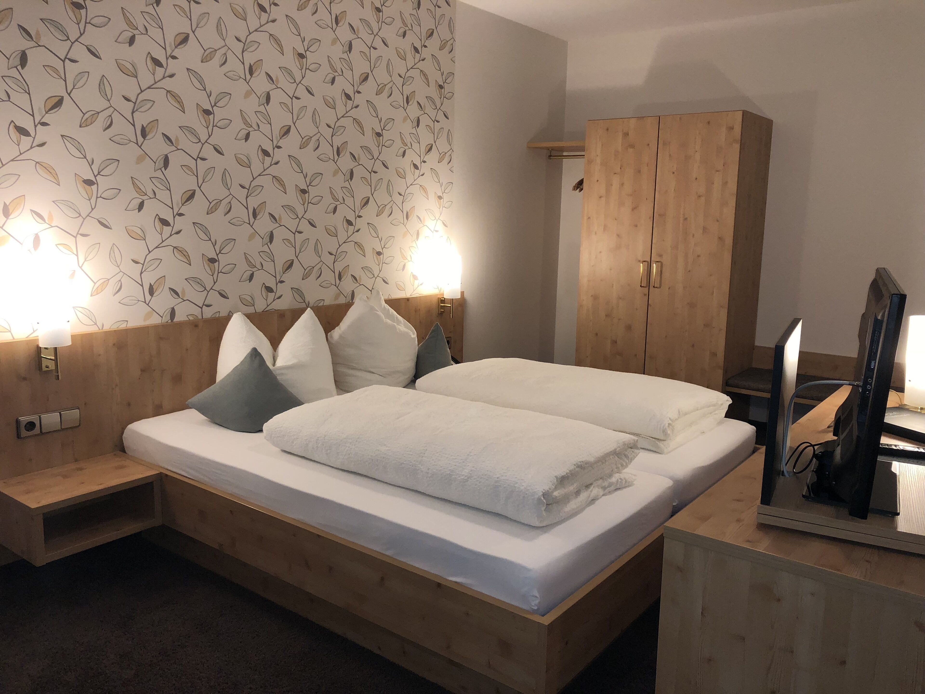 comfort double room, 1 bedroom | premium bedding, down duvets, in-room safe, desk