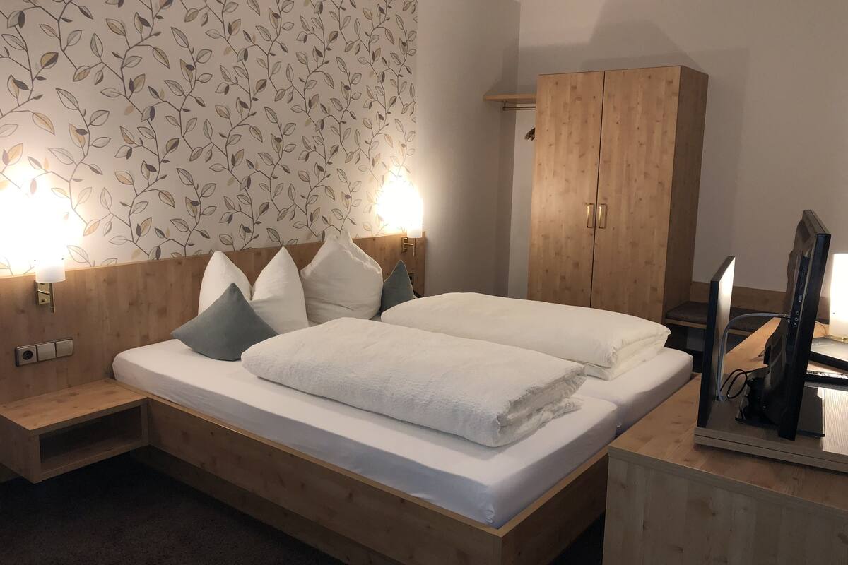 comfort double room, 1 bedroom | premium bedding, down duvets, in-room safe, desk