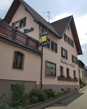 Front of property - Gasthaus-Pension zur Linde (Lauf)