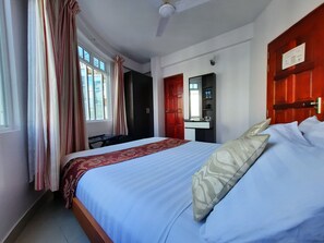 Comfort Suite | Minibar, in-room safe, desk, laptop workspace - Hotel Octave (Malé)