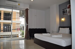 Kamar Superior | Bantalan ekstra lembut, brankas, dan meja kerja