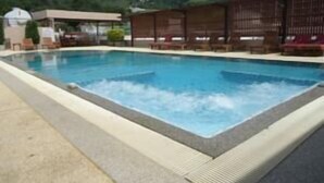 Outdoor pool - Allya Patong Mansion (PHUKET)