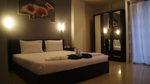 Pillowtop beds, in-room safe, desk, rollaway beds - Allya Patong Mansion (PHUKET)