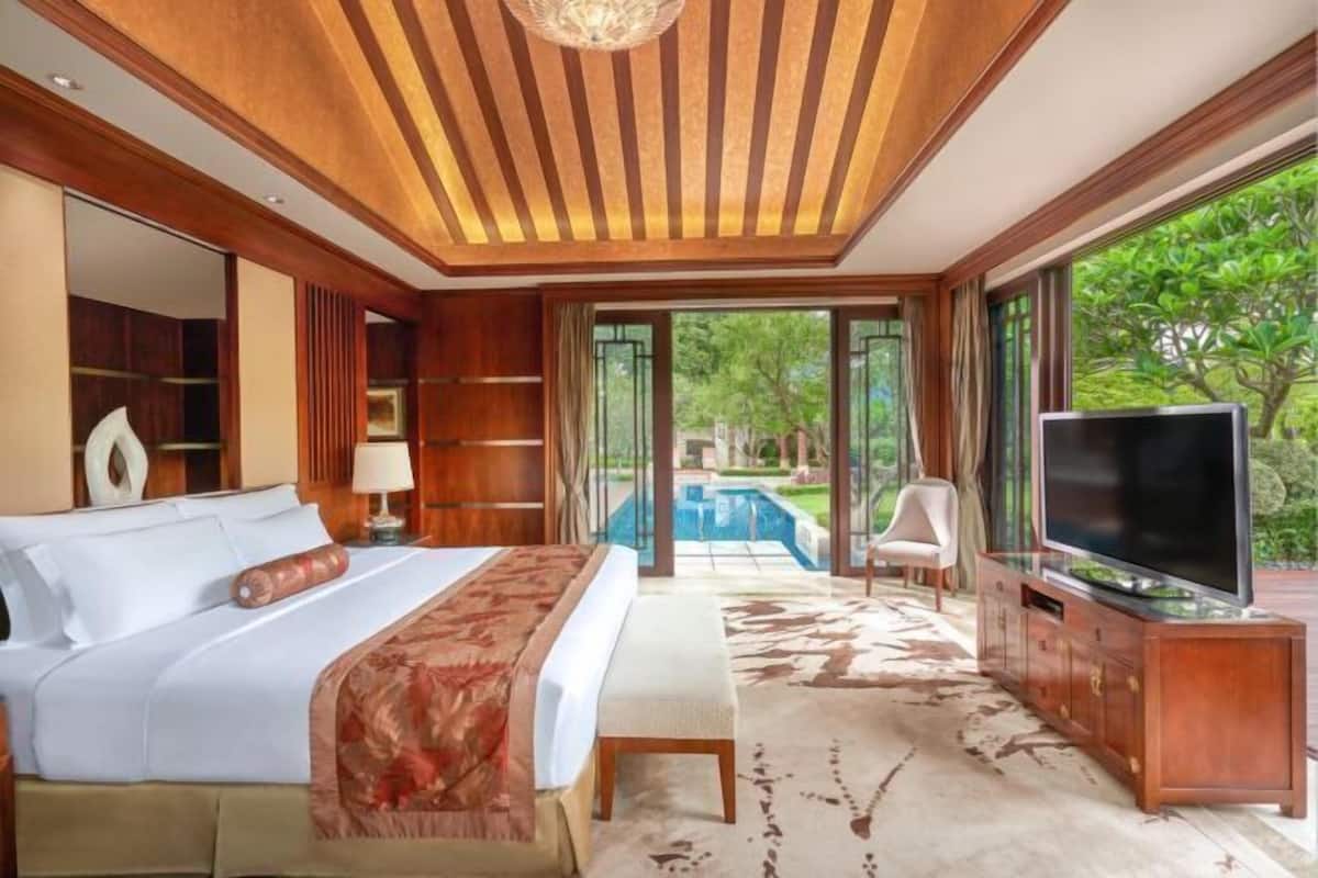 Minibar, in-room safe, blackout drapes, soundproofing