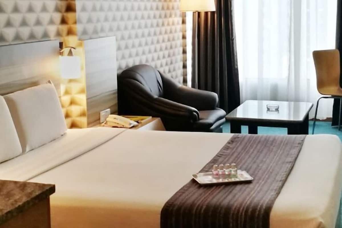 1 slaapkamer, een minibar, een kluis op de kamer, een bureau