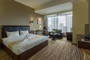 Minibar, in-room safe, desk, laptop workspace - New York Hotel (Johor Bahru)