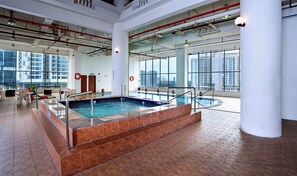 Swim-up bar - New York Hotel (Johor Bahru)