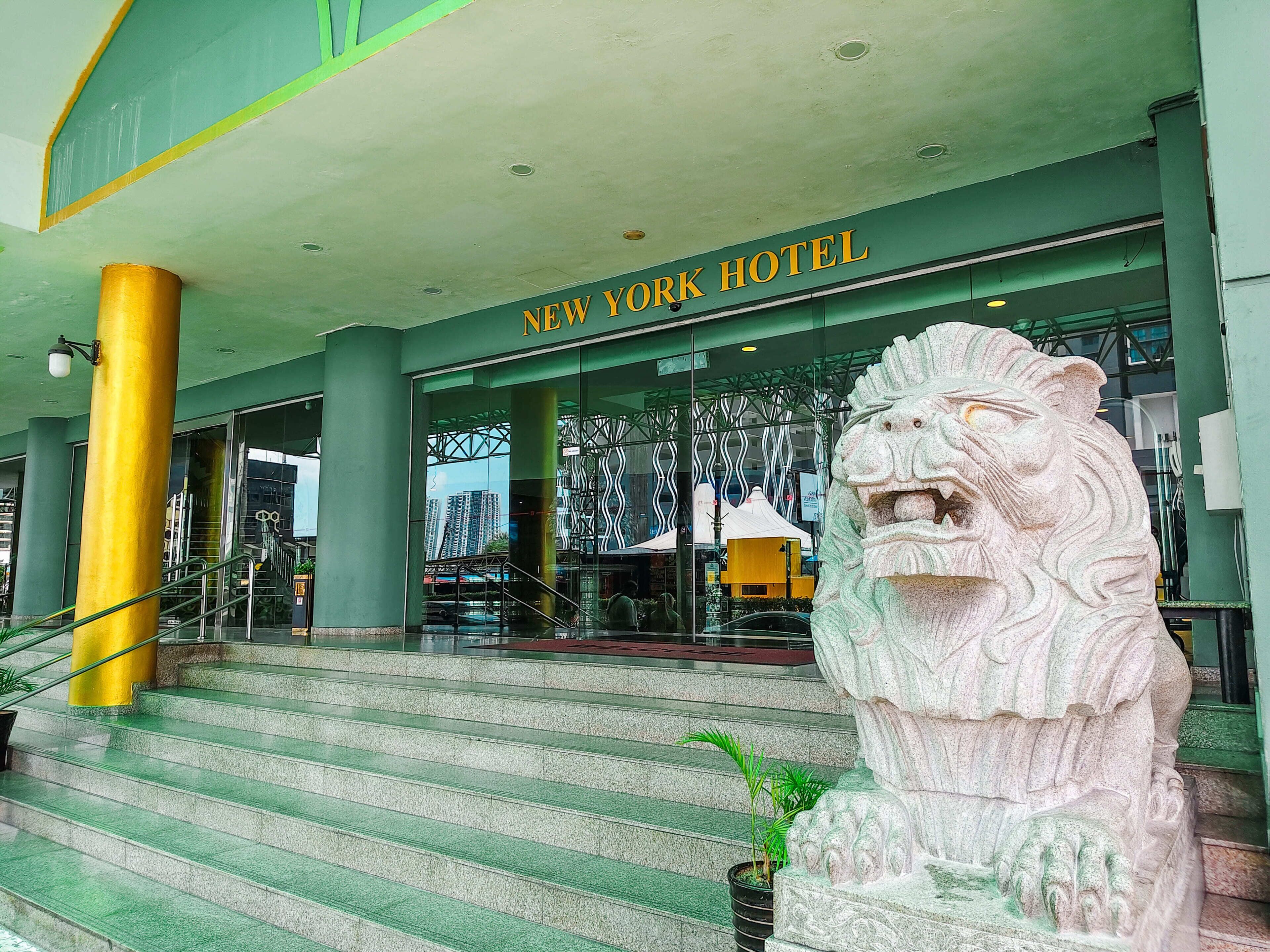 A stone lion statue at the entrance of the New York Hotel.