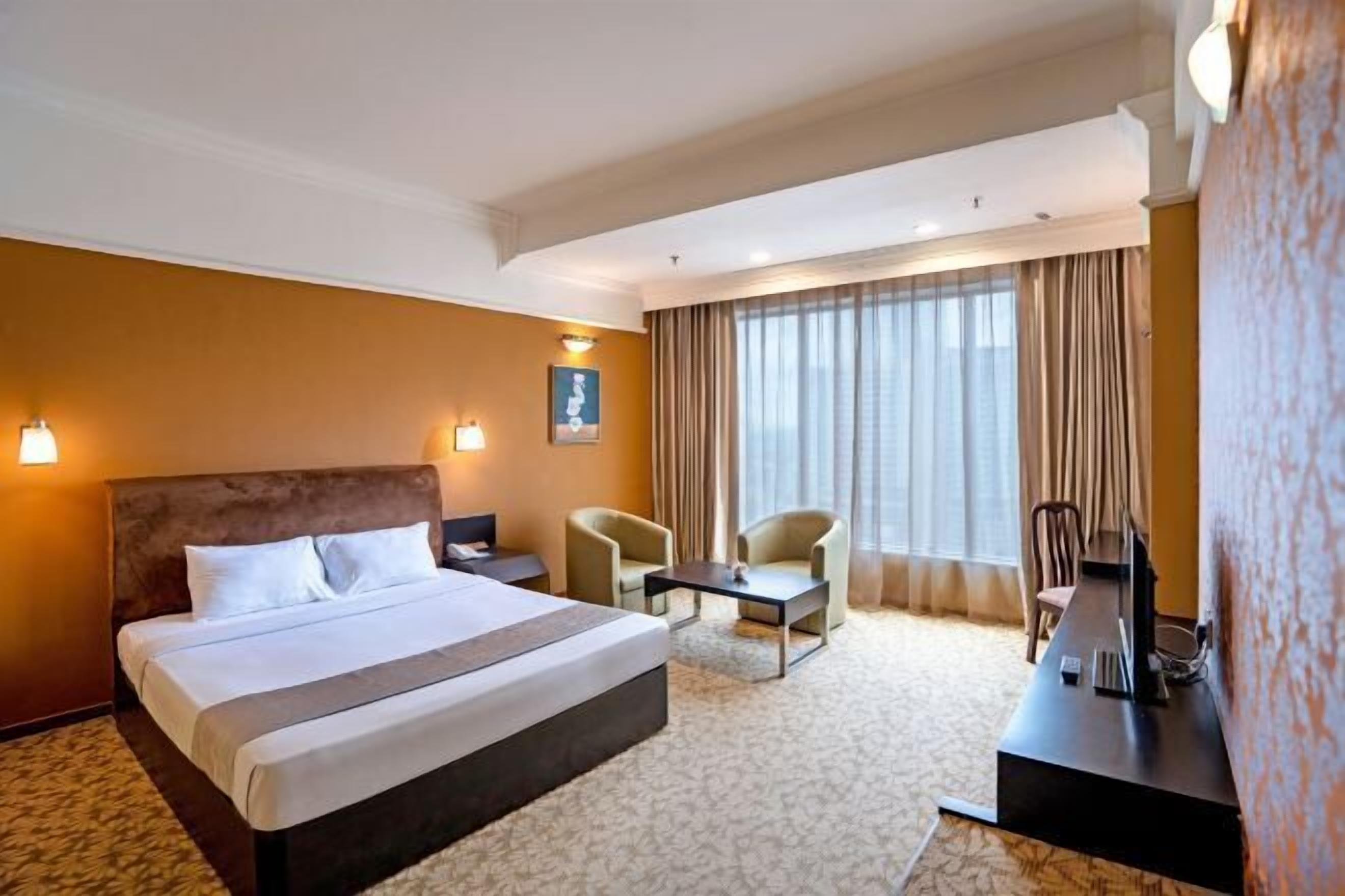 Minibar, in-room safe, desk, laptop workspace