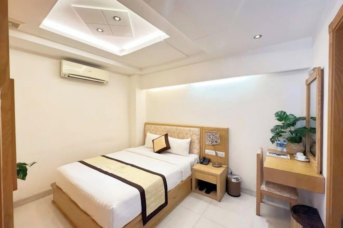 Minibar, in-room safe, desk, soundproofing