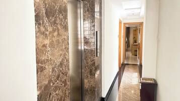 32-inch LCD TV with cable channels, TV