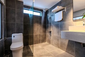 Free toiletries, hair dryer, slippers - Le Le Hotel (Ho Chi Minh City)