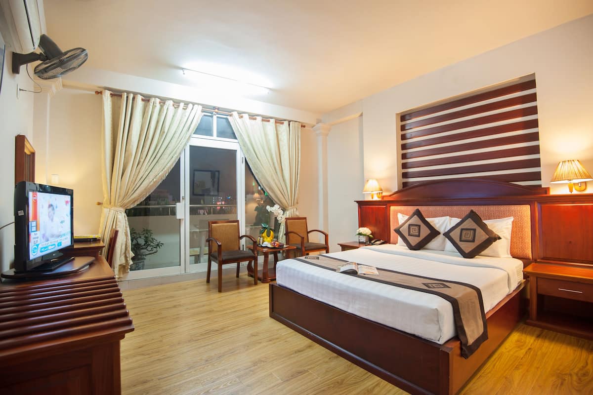 Chambre Double Deluxe, vue parc | Coffres-forts dans les chambres, bureau, lits pliants/supplémentaires