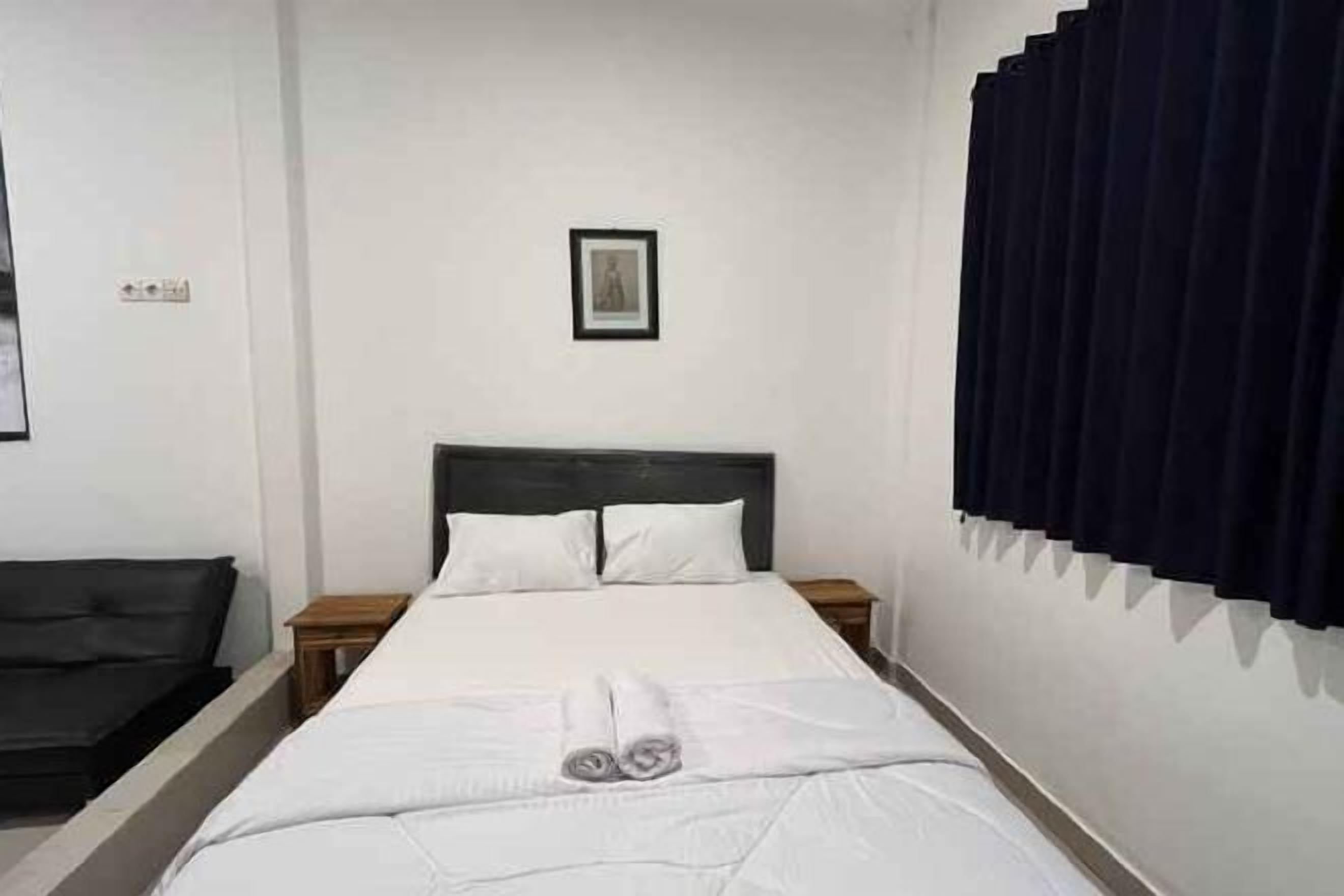 Blackout curtains, free WiFi, bed sheets