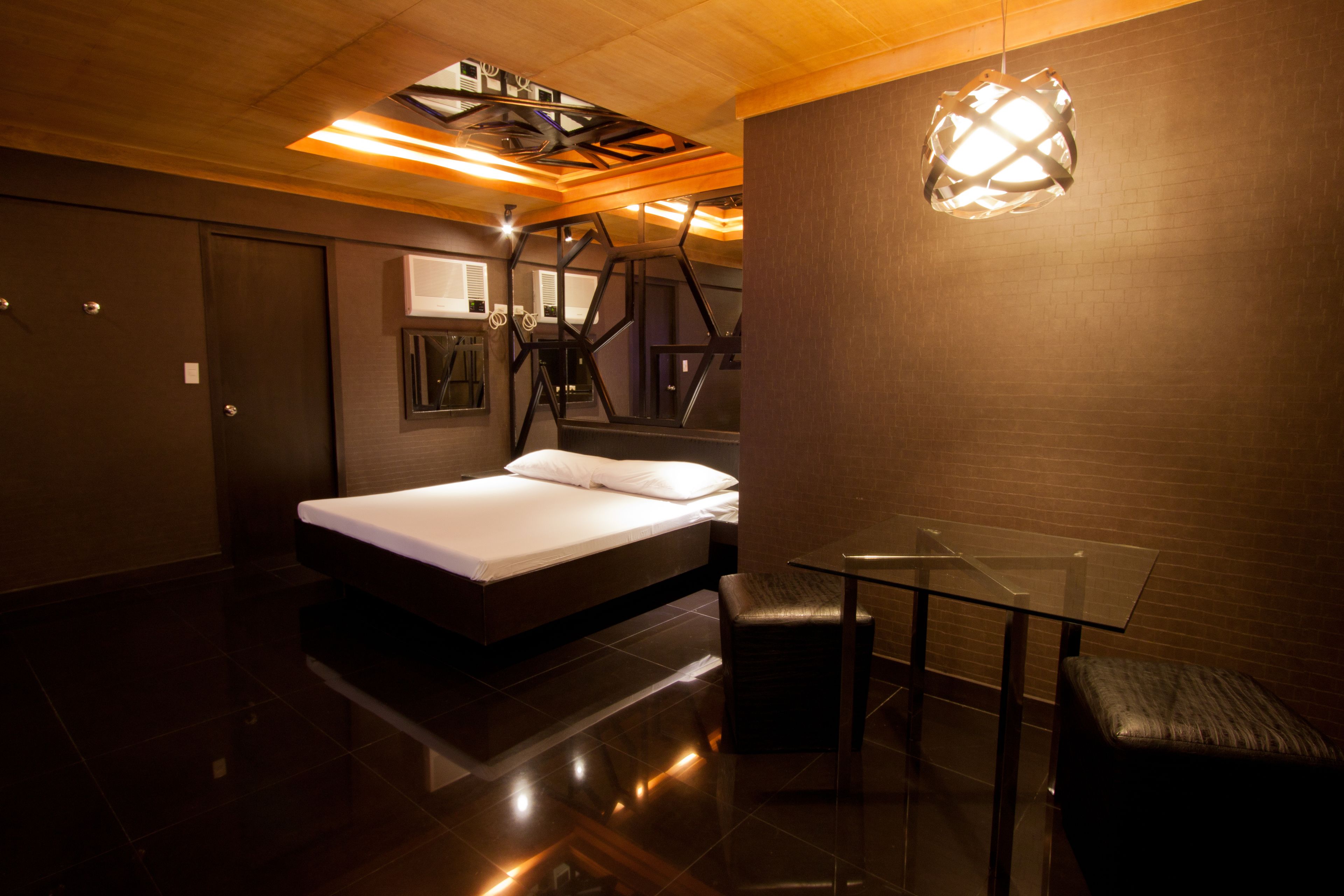 Photo - Victoria Court Suites - Pasig