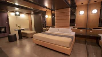 Suite | Free WiFi, bed sheets