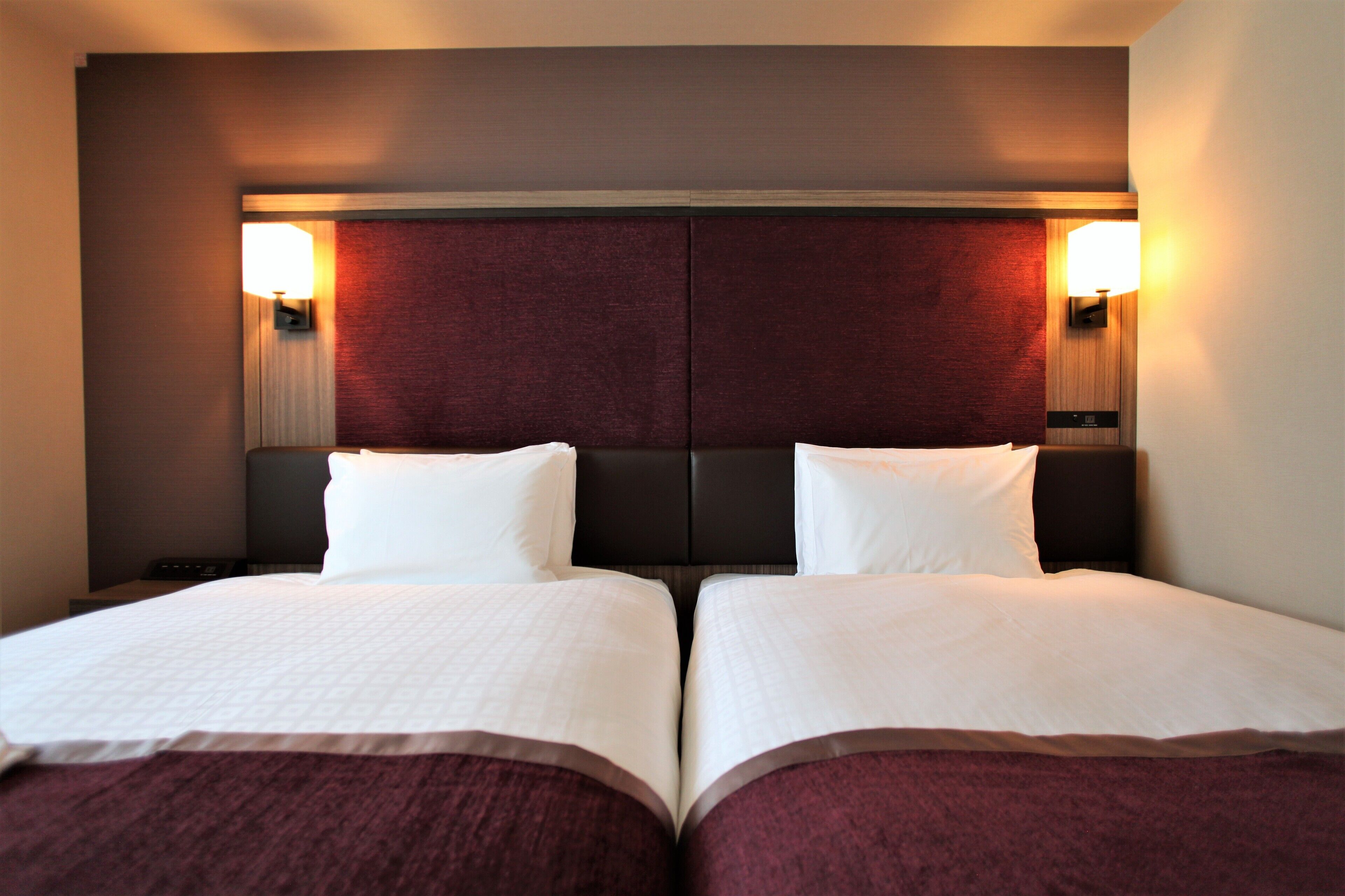 1 bedroom, premium bedding, down duvets, desk