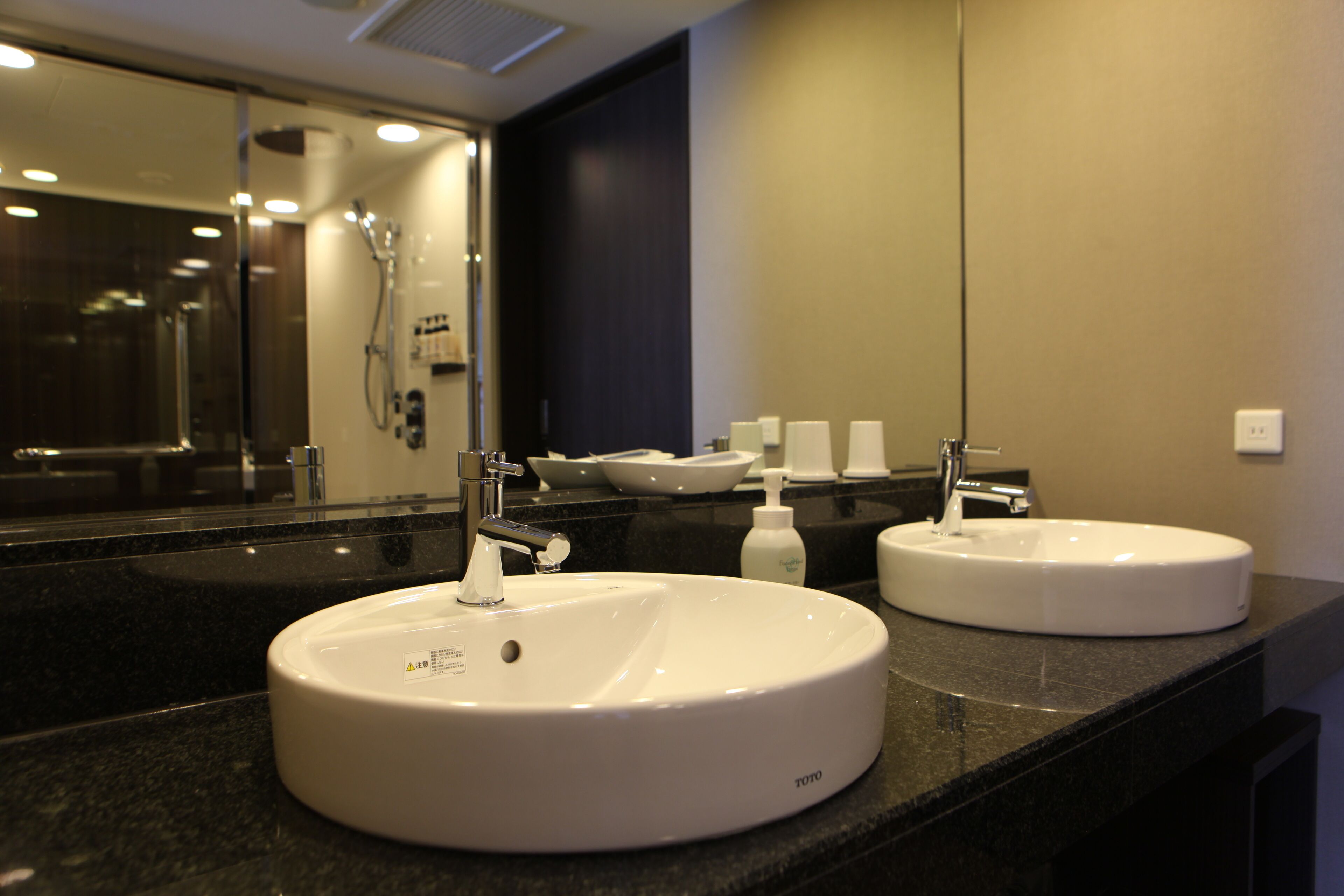 executive room, non smoking (2 large twin beds + 2 extra beds) 【51㎡】 | bathroom sink
