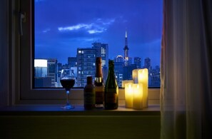 Premium bedding, down comforters, desk, laptop workspace - Daiwa Roynet Hotel Sapporo Susukino (Sapporo)