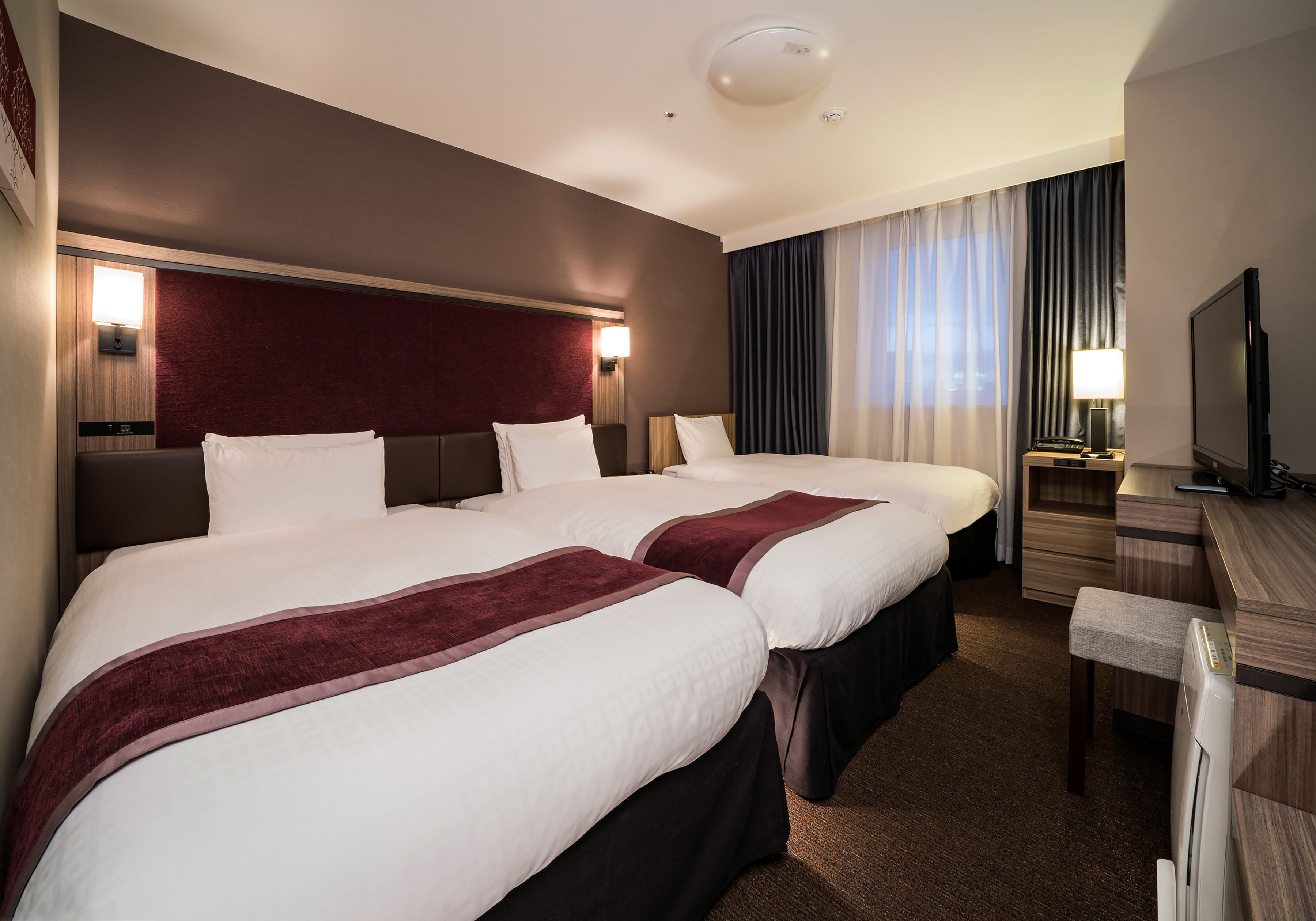 1 bedroom, premium bedding, down duvets, desk