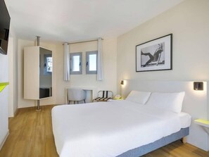 Roba de llit d'alta qualitat i caixa forta a l'habitació 