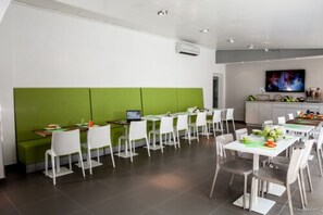 Free daily continental breakfast  - ibis Styles Juan Les Pins (Antibes)