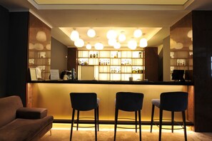 Bar (on property) - Crystal Palace Hotel (Bucharest)