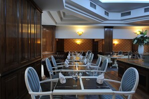 Food and drink - Crystal Palace Hotel (Bucharest)
