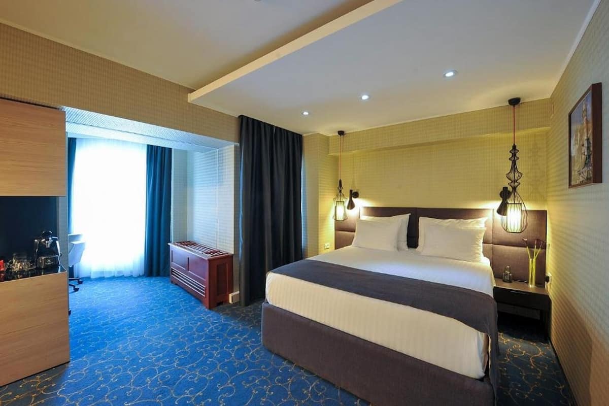 Minibar, in-room safe, desk, blackout drapes