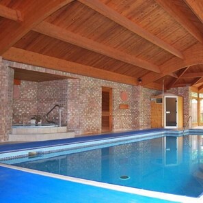 室内游泳池，室外游泳池