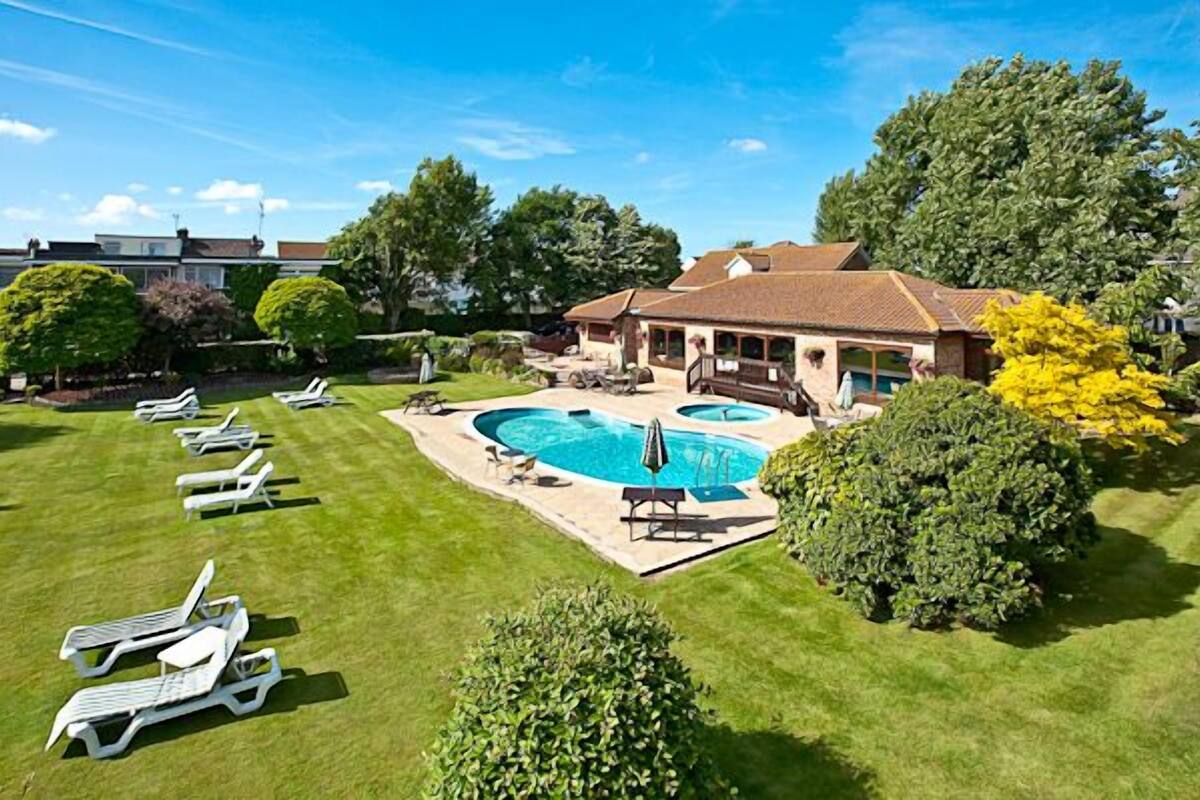 Indoor pool, outdoor pool