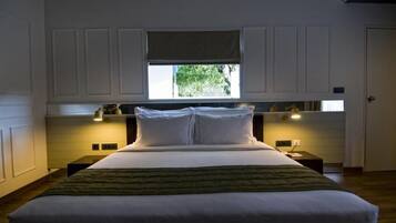 Egyptian cotton sheets, premium bedding, minibar, in-room safe