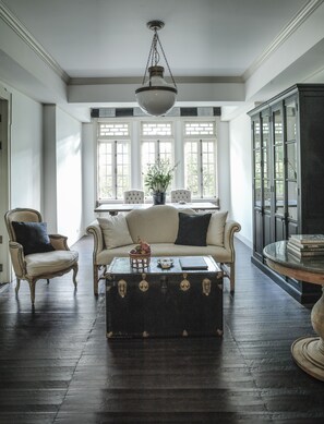 Télévision LCD de 32 pouces avec chaînes par satellite, télévision